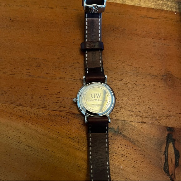 Daniel Wellington watch 26mm - Picture 2 of 3